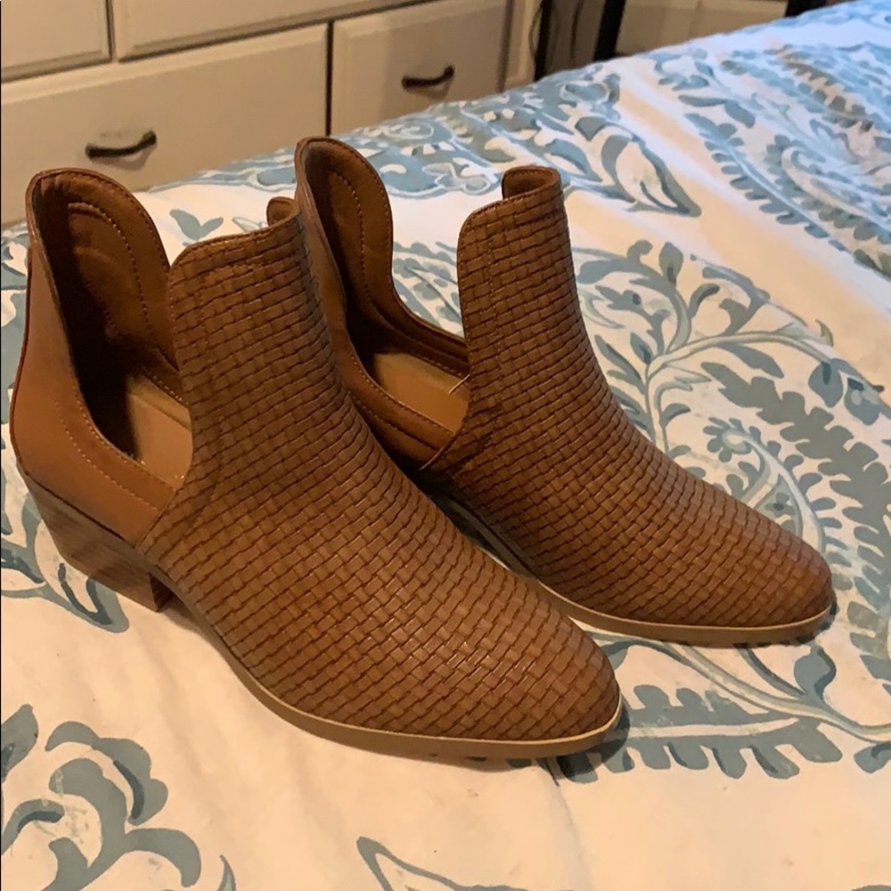 BOOTIES - Picture 2 of 4